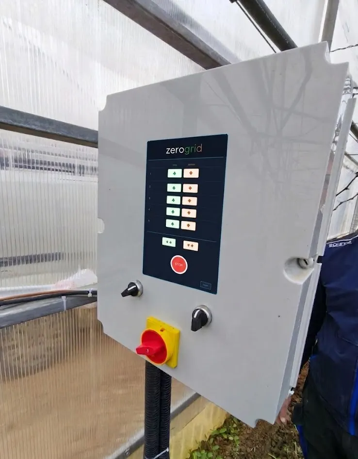 Quadro di automazione Zerogrid installato in una serra